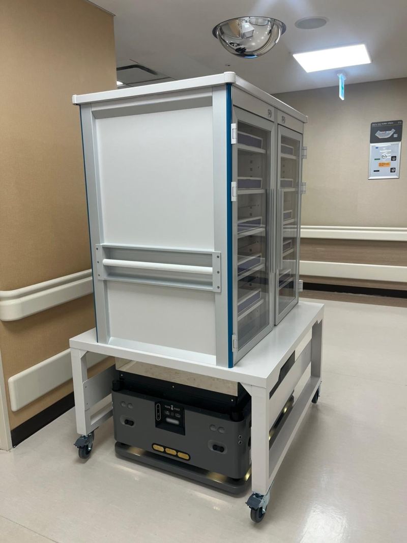 연세암병원에 공급된 유진로봇 '고카트'. 유진로봇 제공