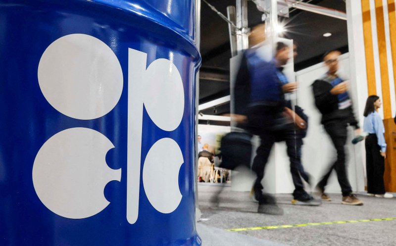 석유수출국기구(OPEC)플러스(+)가 증산을 결정할 것이란 전망으로 27일(현지시간) 국제 유가가 1% 이상 하락했다. 로이터 연합