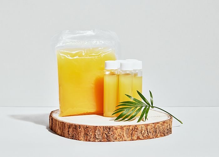 <span id='_stock_code_102260' data-stockcode='102260'>동성케미컬</span>과 <span id='_stock_code_192820' data-stockcode='192820'>코스맥스</span>가 국내 최초로 상용화한 PHA 기반 바이오 핫멜트 점착제. 동성케미컬 제공