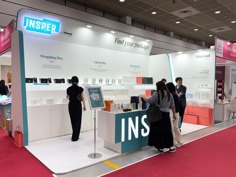 <span id='_stock_code_213500' data-stockcode='213500'>한솔제지</span> 코스모뷰티 서울 부스 전경. 한솔제지 제공