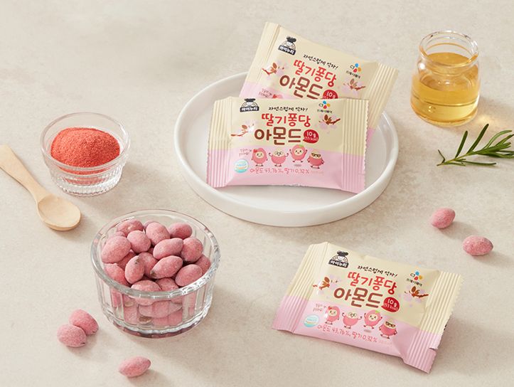 아이누리 딸기퐁당 아몬드 상품. <span id='_stock_code_051500' data-stockcode='051500'>CJ프레시웨이</span> 제공