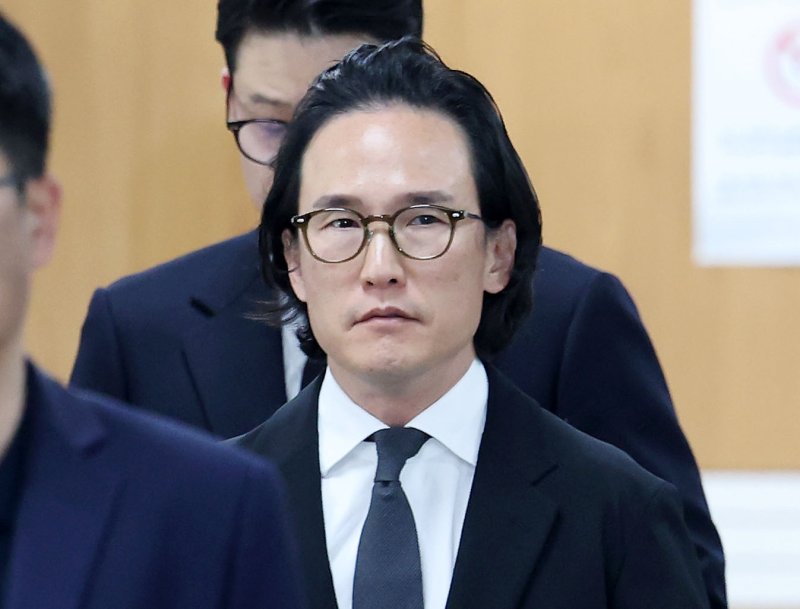 조현범 한국앤컴퍼니그룹 회장이 29일 서울 서초구 서울중앙지방법원에서 열린 200억대 횡령·배임 혐의 관련 선고 공판에 출석하고 있다. 뉴시스