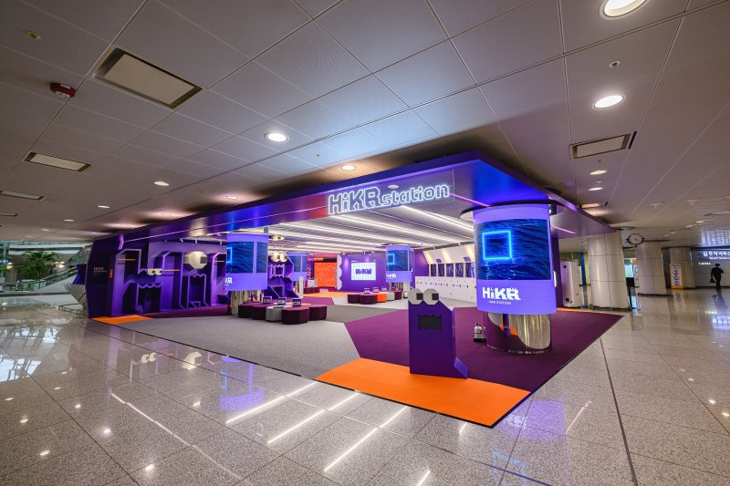 한국관광공사가 지난 29일 인천국제공항 제1터미널에 개관한 한류 체험관 '하이커 스테이션'. 한국관광공사 제공