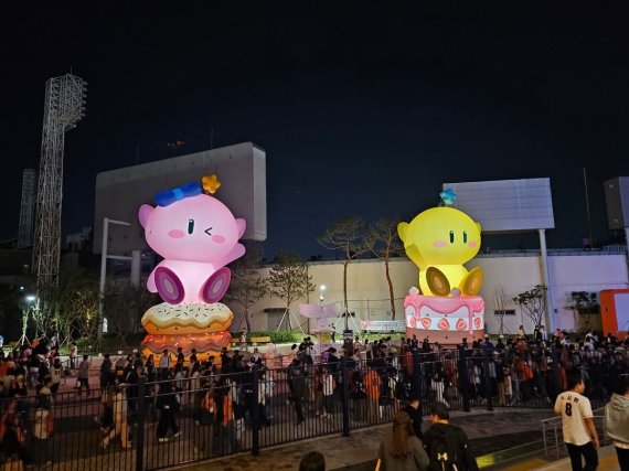 대전<span id='_stock_code_088350' data-stockcode='088350'>한화생명</span> 볼파크 꿈돌이&middot;꿈순이 대형 공기조형물