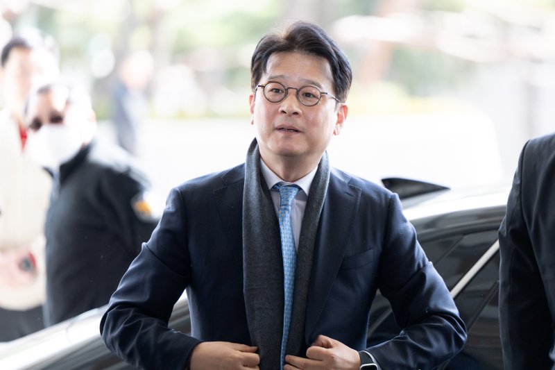 이창수 서울중앙지검장이 헌법재판소의 기각 결정으로 직무에 복귀하기 위해 지난 3월 13일 오후 서울 서초구 서울중앙지검으로 들어서고 있다. /사진=뉴스1