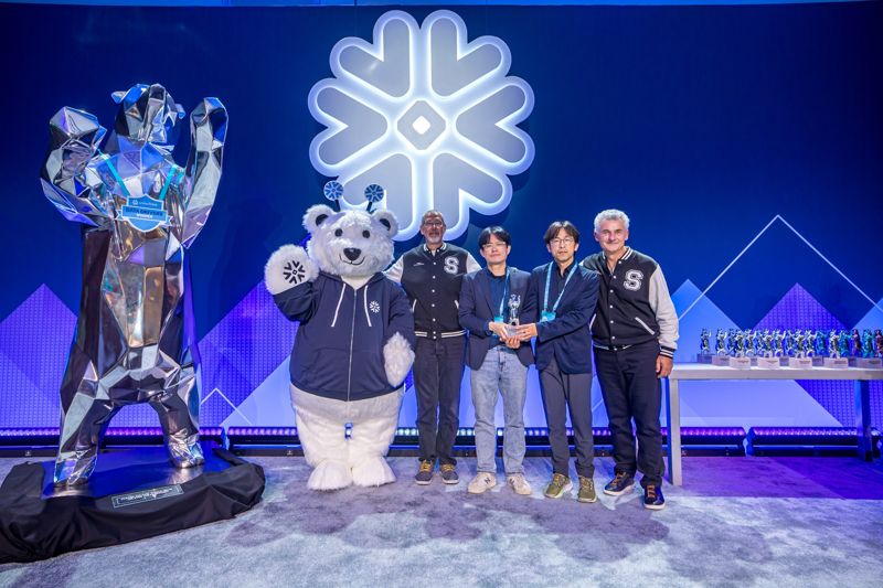 <span id='_stock_code_023530' data-stockcode='023530'>롯데쇼핑</span>&middot;넥슨, 스노우플레이크 ‘데이터 드라이버 어워