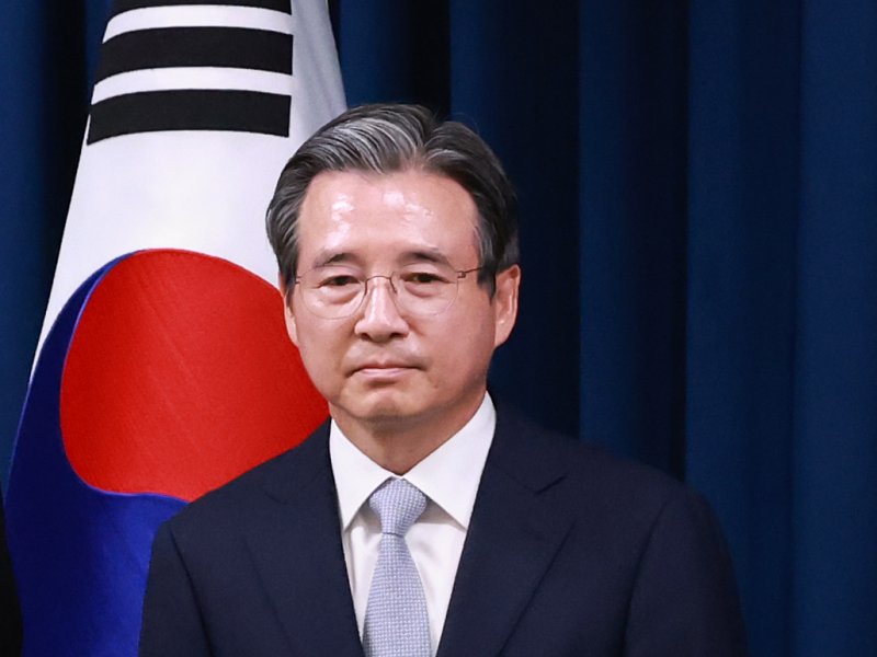 이재명 대통령은 6일 강훈식 대통령 비서실장의 대통령실 1차 인선 브리핑을 통해 대통령실 정책실장에 김용범 전 기획재정부 1차관을 임명했다고 밝혔다. 연합뉴스 제공.