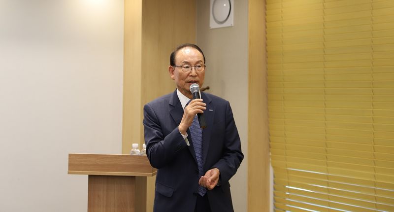 11일 최운열 한국공인회계사회 회장이 서울 여의도에서 열린 취임 1주년 기자간담회에서 1년 회무성과와 향후 중점 추진과제에 대해 설명하고 있다. 한국공인회계사회 제공