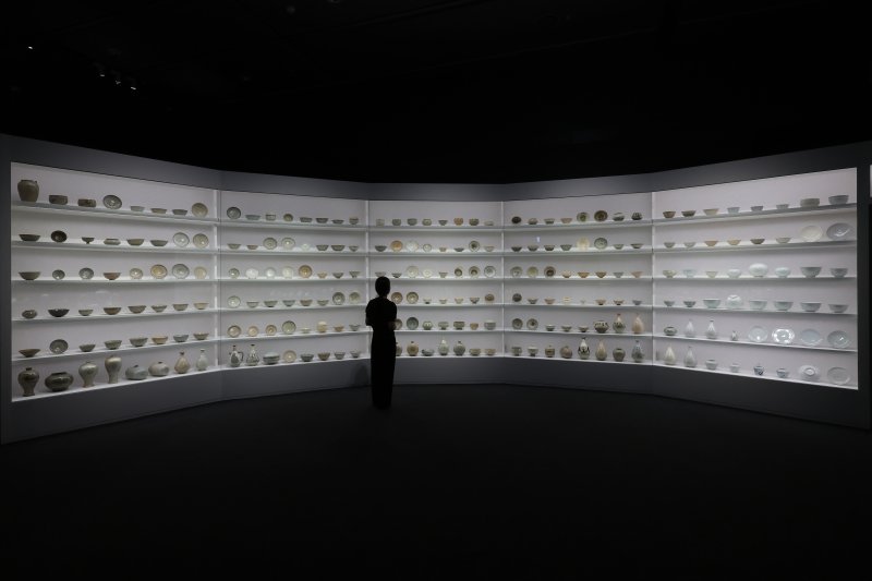 국립중앙박물관이 용산 개관 20주년을 맞아 지난 9일 서울 용산구 국립중앙박물관 특별전시실에서 특별전 '새 나라 새 미술: 조선 전기 미술 대전' 언론공개회를 갖고 주요 유물을 선보였다. 뉴시스 