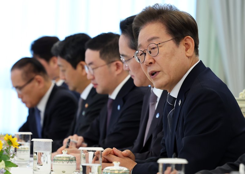 이재명 대통령이 13일 서울 용산 대통령실에서 열린 6경제단체와 기업인 간담회에서 발언하고 있다. 사진&#x3D;뉴시스