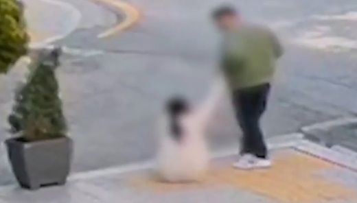 강남에 위치한 유명한 일식집 셰프가 女종업원을 성폭행한 혐의로 경찰 수사를 받고 있는 것으로 알려졌다. MBC뉴스 갈무리