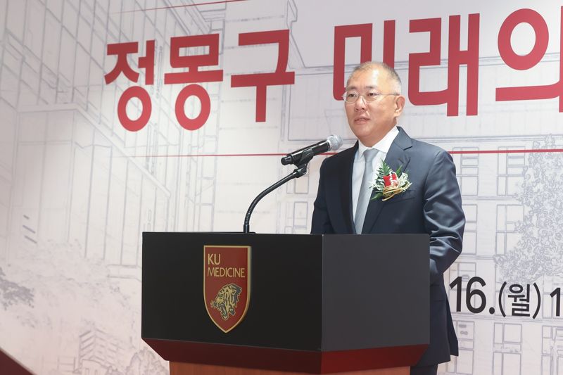 지난 16일 고려대 메디사이언스파크에서 개최된 '정몽구 미래의학관' 준공식에서 정의선 현대차그룹 회장이 인사말을 하고 있다. 고려대의료원 제공