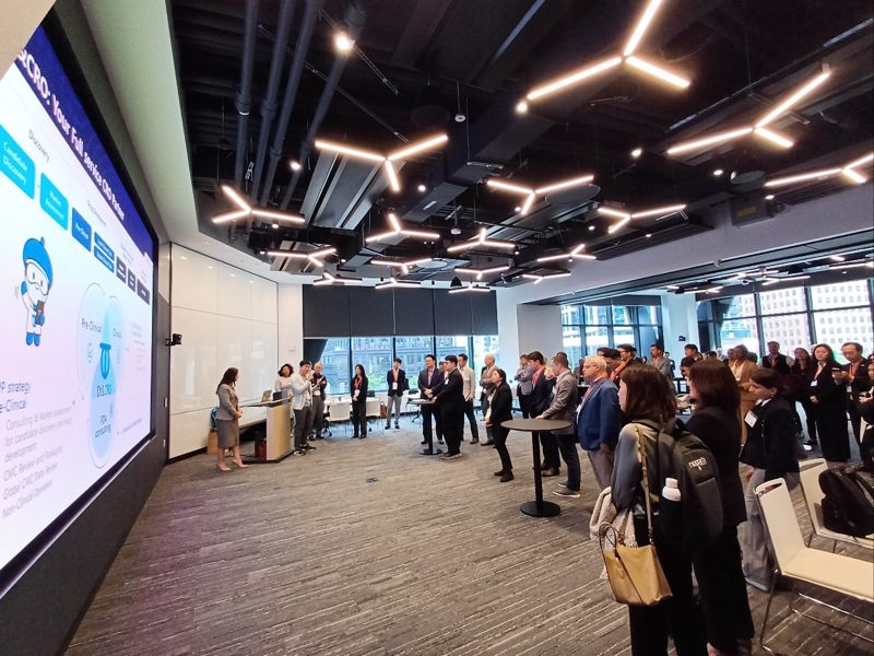 <span id='_stock_code_187220' data-stockcode='187220'>디티앤씨</span>알오가 'USA BIO 2025' 행사 기간 중 미국 레디어스와 진행한 IR 네트워킹 행사 전경. <span id='_stock_code_383930' data-stockcode='383930'>디티앤씨알오</span> 제공