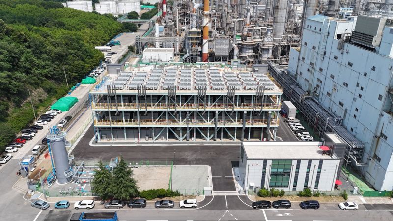 롯데SK에너루트의 첫번째 수소연료전지 발전소인 ‘울산하이드로젠파워2호’가 상업운전에 들어갔다. 