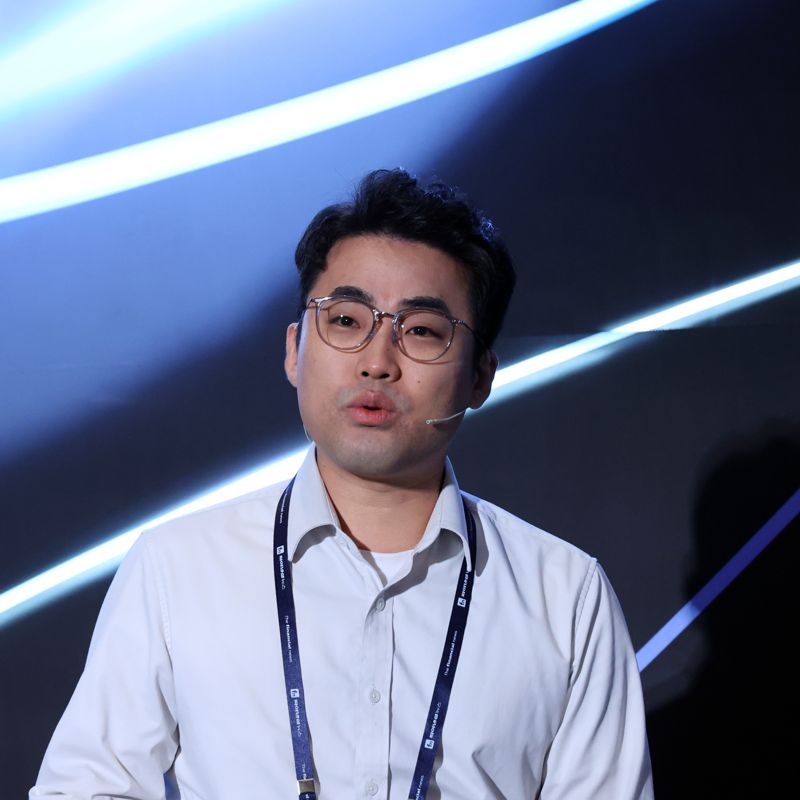 파이낸셜뉴스와 과학기술정보통신부 주최로 26일 서울 여의도 콘래드호텔에서 열린 제16회 퓨처ICT포럼에서 박진원 LG CNS Agentic AI 사업팀 팀장이 강연을 하고 있다. 사진=서동일 기자