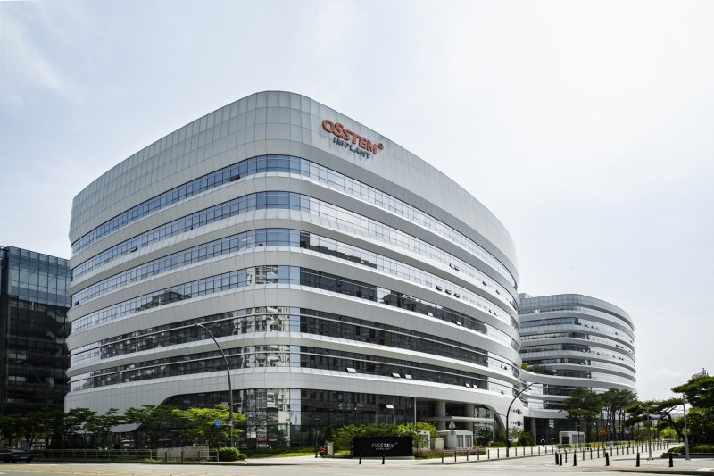 서울 강서구 마곡 <span id='_stock_code_031510' data-stockcode='031510'>오스템</span>임플란트 트윈타워 전경.<span id='_stock_code_048260' data-stockcode='048260'>오스템임플란트</span> 제공