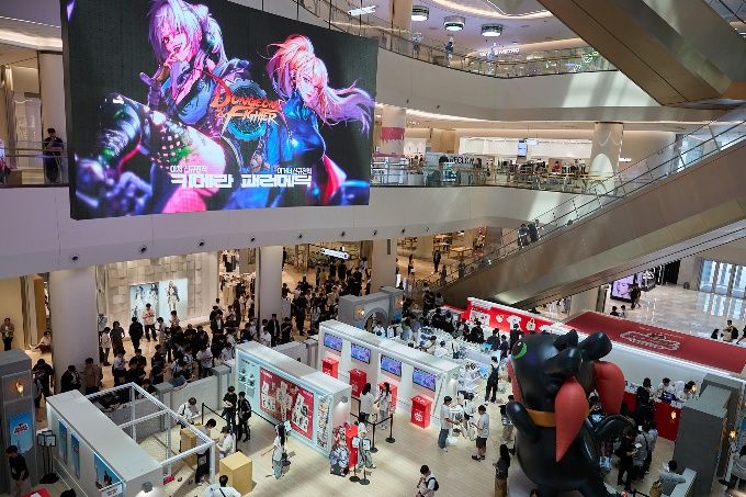 넥슨은 지난 13일부터 22일까지 서울 롯데월드타워&middot;몰에서 열린 던전앤파이트 IP 기반으로 한 공식 팝업스토어 '스노우메이지'를 통해 약 1만5000명의 방문객을 끌어모았다. 넥슨 제공