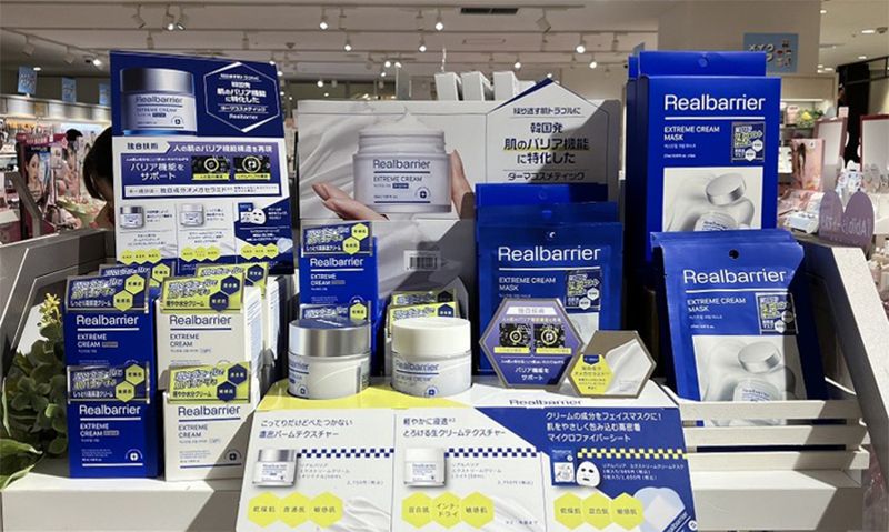 일본 오프라인 매장에서 판매 중인 리얼베리어 제품. <span id='_stock_code_092730' data-stockcode='092730'>네오팜</span> 제공