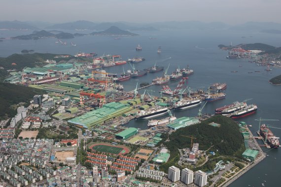 <span id='_stock_code_010140' data-stockcode='010140'>삼성중공업</span> 거제조선소 전경.뉴시스