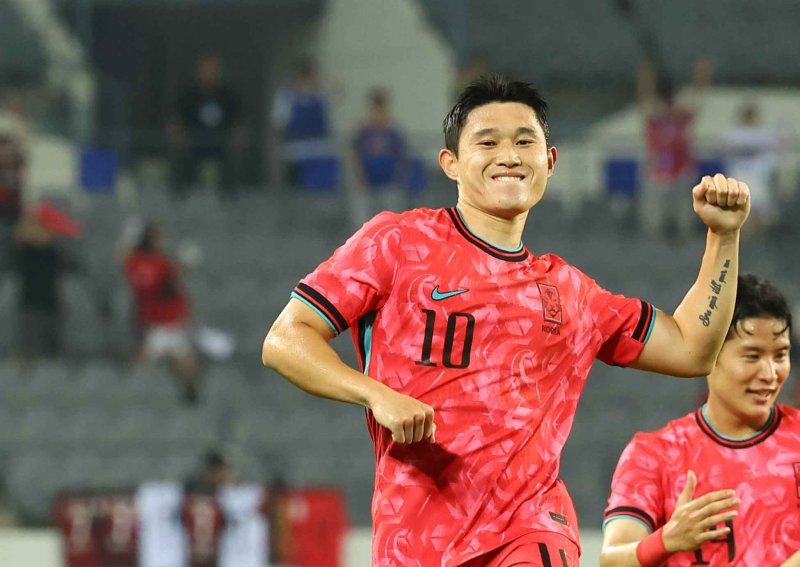 7일 경기 용인 미르스타디움에서 열린 2025 EAFF(동아시아축구연맹) E-1 챔피언십(동아시안컵) 한국 대 중국과 경기, 대한민국 이동경이 선취골을 넣고 기뻐하고 있다.뉴시스
