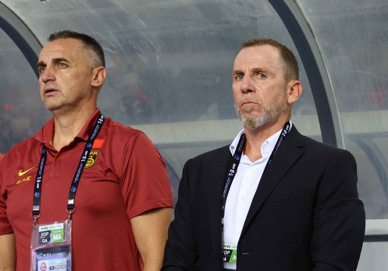 데얀 주르예비치 중국 축구대표팀 감독이 7일 경기 용인 미르스타디움에서 열린 2025 EAFF(동아시아축구연맹) E-1 챔피언십(동아시안컵) 한국 대 중국과 경기 시작 전 경기장을 바라보고 있다.뉴시스