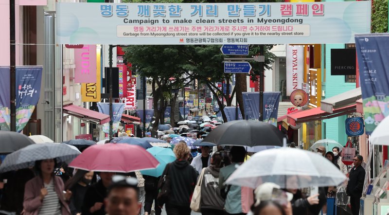 패션·뷰티 로드숍이 밀집한 서울 중구 명동거리 모습. 뉴스1