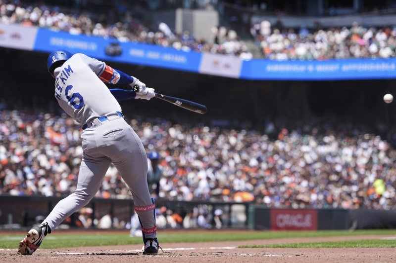 LA 다저스의 김혜성이 12일(현지 시간) 미 캘리포니아주 샌프란시스코 오라클 파크에서 열린 2025 메이저리그 샌프란시스코 자이언츠와의 경기 6회 초 1타점 결승 적시타를 치고 있다. 김혜성은 4타수 1안타 1타점 2<span id='_stock_code_032750' data-stockcode='032750'>삼진</span>을 기록했고 다저스는 2-1로 승리했다.뉴시스