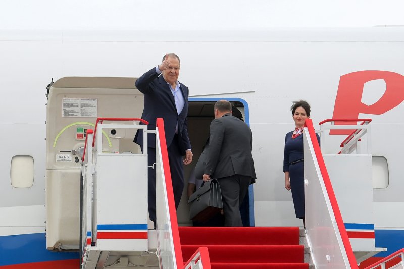 세르게이 라브로프 러시아 외무장관이 2박 3일간의 북한 방문을 마치고 13일 원산갈마비행장에서 출국하고 있다. 평양노동신문뉴스1