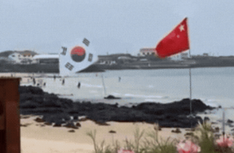 제주 우도에 설치된 오성홍기. /사진=스레드