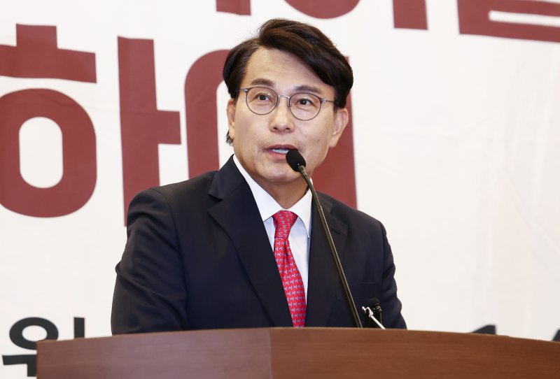 윤상현 국민의힘 의원이 14일 서울 여의도 국회박물관에서 긴급토론회 '무엇을 할 것인가? 자유공화 리셋코리아를 위하여'에서 인사말을 하고 있다. 2025.7.14/뉴스1