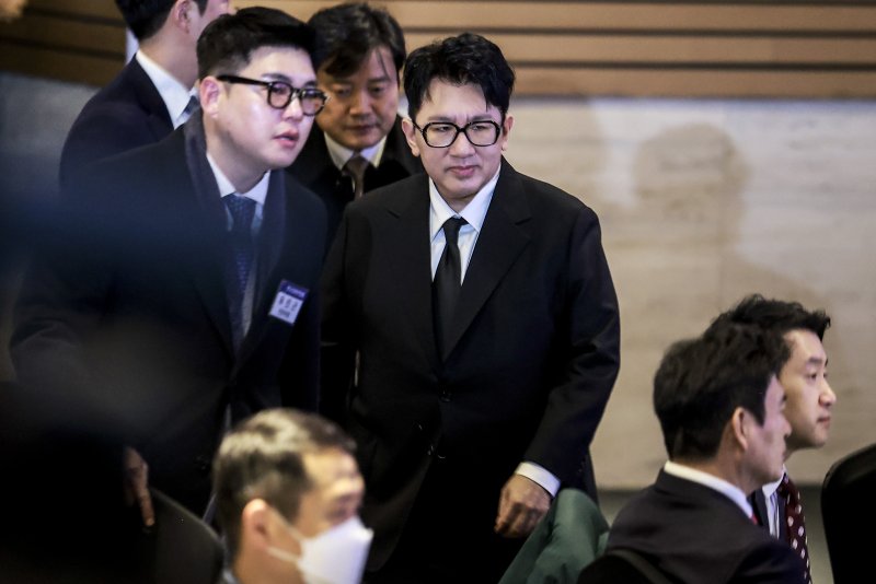 방시혁 하이브 의장이 지난 5월 20일 서울 영등포구 FKI타워에서 열린 한국경제인협회 제64회 정기총회에 참석하고 있다. 뉴시스