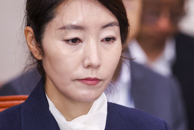 강선우 여성가족부 장관 후보자가 14일 서울 여의도 국회에서 열린 여성가족위원회의 인사청문회에서 후보자 선서를 하고 있다. 2025.07.14. /사진=뉴시스