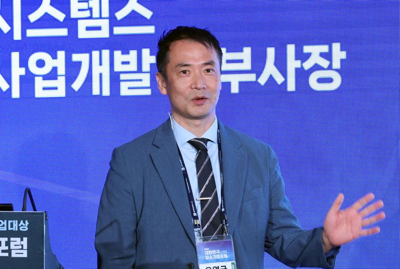 제15회 대한민국 강소기업포럼이 파이낸셜뉴스 주최로 16일 여의도 콘래드호텔에서 '강소기업 생존 키워드 M&amp;A'라는 주제로 열렸다. 유영국 <span id='_stock_code_140860' data-stockcode='140860'>파크시스템스</span> 미래사업개발부 부사장이 강연을 하고 있다. 사진=박범준 기자