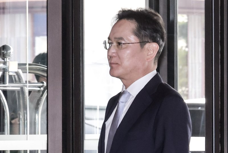 이재용 <span id='_stock_code_005930' data-stockcode='005930'>삼성전자</span> 회장이 지난 5월 30일 서울 중구 신라호텔에서 열린 2025년 삼성호암상 시상식에 참석하고 있다. /사진=뉴시스