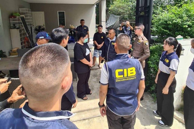 태국 경찰이 주요 사찰 주지 등 고위급 불교 승려들과 성관계를 가진 뒤 이를 빌미로 128억원이 넘는 돈을 뜯어 낸 여성을 체포하고 있다. 연합뉴스