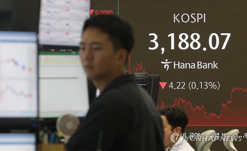 지난 18일 코스피지수는 전주 대비 0.39% 오른 3188.07로 거래를 마감했다. 연합뉴스 제공