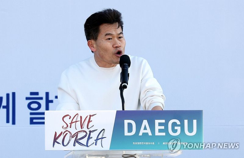 국힘, 전한길 입당 '내홍'…김문수 "열린 관계" v