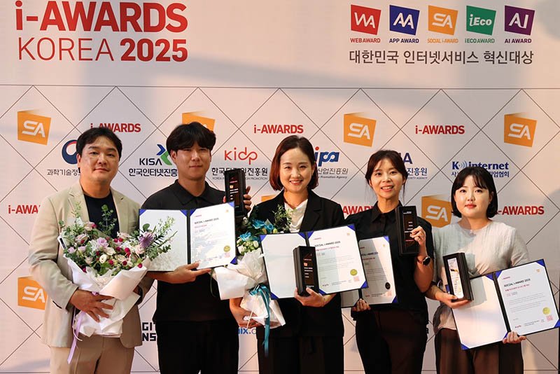 하이원리조트가 24일 서울 서초구 엘타워에서 열린 '소셜아이 어워드 2025’ 시상식에서 프로모션 혁신<span id='_stock_code_001680' data-stockcode='001680'>대상</span> 등 총 4개 부문 대상을 수상했다. <span id='_stock_code_035250' data-stockcode='035250'>강원랜드</span> 제공