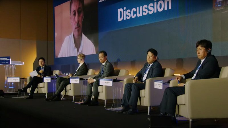 지난 3일 부산항국제전시컨벤션센터에서 열린 &#39;2025 스마트항만 기술산업 국제포럼&#39;에서 참여 패널들이 토론을 하고 있다. 한국해양수산개발원 제공