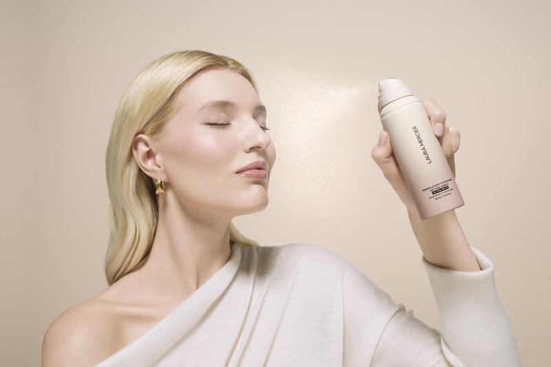 트랜스루센트 하이드레이팅 픽서 화보 이미지. 신세계인터내셔날 제공