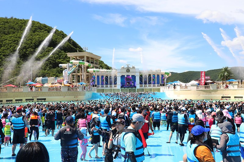 하이원 워터월드 DJ풀파티. 강원랜드 제공