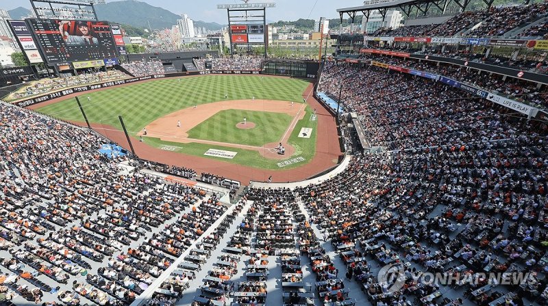 <span id='_stock_code_000880' data-stockcode='000880'>한화</span>생명 이글스파크 전경.연합뉴스