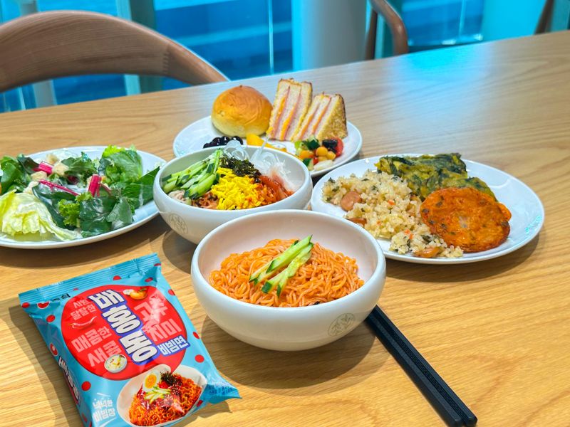 <span id='_stock_code_004370' data-stockcode='004370'>농심</span> 스카이허브라운지 배홍동 메뉴 운영 연출. 농심 제공