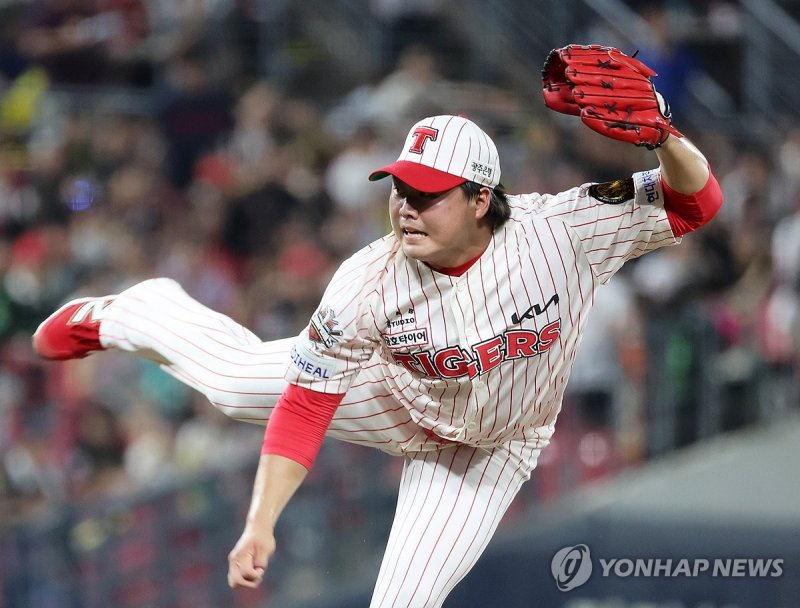 역투하고 있는 한재승.연합뉴스