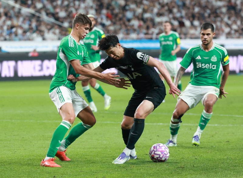 서울월드컵경기장에 열린 2025 쿠팡플레이시리즈 뉴캐슬 유나이티드와 토트넘 홋스퍼의 경기 후반전, 토트넘 손흥민이 돌파를 하고 있다. 뉴시스