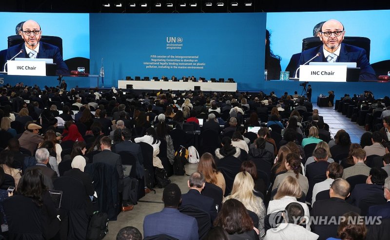 지난해 11월 부산에서 열린 유엔플라스틱협약 제5차 정부간협상위원회 본회의 전경. 연합뉴스 
