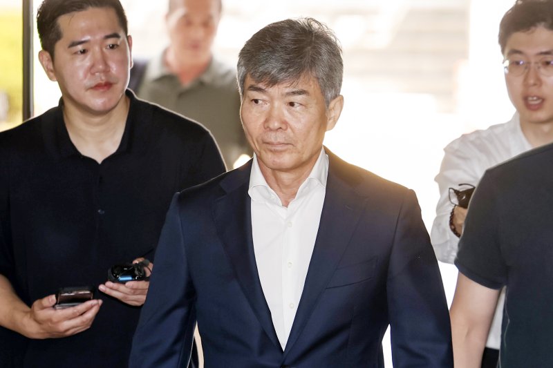 '<span id='_stock_code_067990' data-stockcode='067990'>도이치모터스</span> 주가조작 사건' 당시 김건희 여사의 계좌를 관리한 것으로 알려진 이종호 전 블랙펄인베스트 대표가 5일 오전 서울 서초구 서울중앙지방법원에서 열린 영장실질심사에 출석하고 있다. 사진=뉴스1