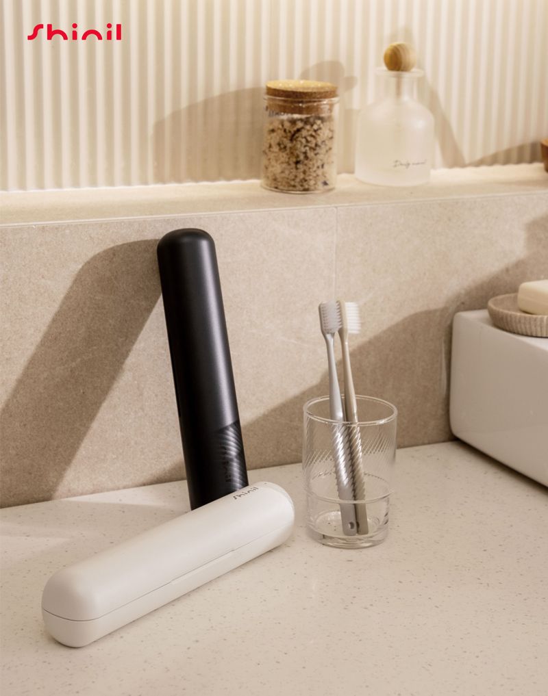 신일 휴대용 칫솔살균기. <span id='_stock_code_002700' data-stockcode='002700'>신일전자</span> 제공