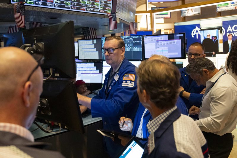 뉴욕 증시 3대 지수가 6일(현지시간) 하락 하루 만에 반등에 성공하며 사상 최고치 경신을 향한 행진에 나섰다. AP 뉴시스