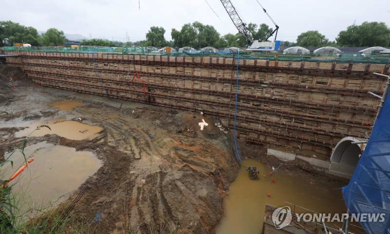 감전사고 발생한 광명 포스코이앤씨 광명 고속도로 건설공사 현장. 연합뉴스.